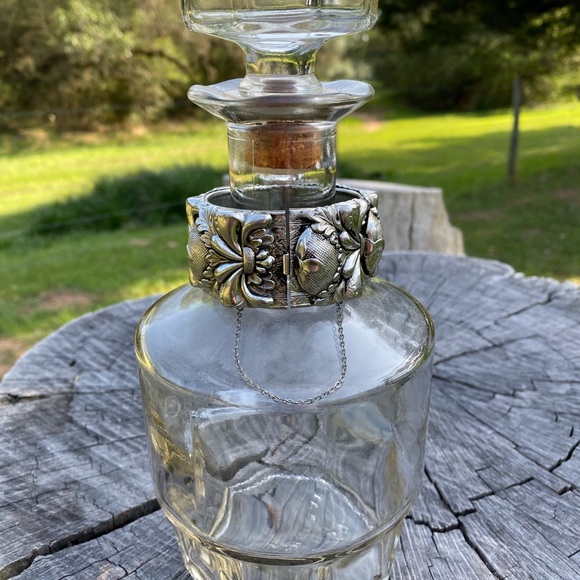 Vintage Victorian Revival Silver Plated Hinged Bangle . Costume Jewelry - Picture 3 of 8